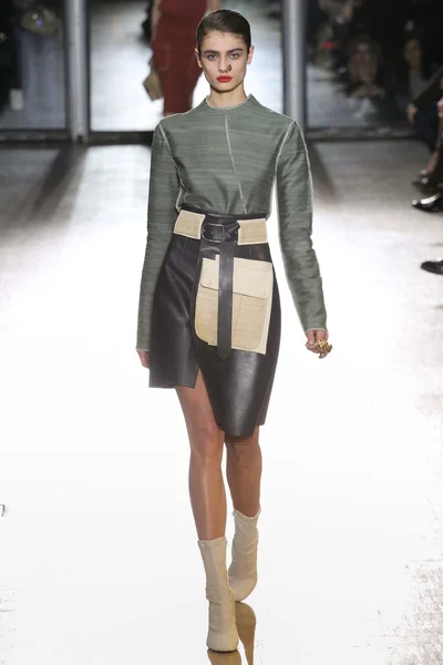Look 19